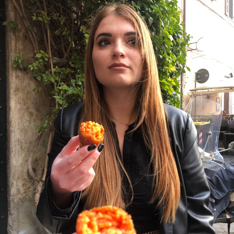 Giulia Keep Explorings Tour Guide